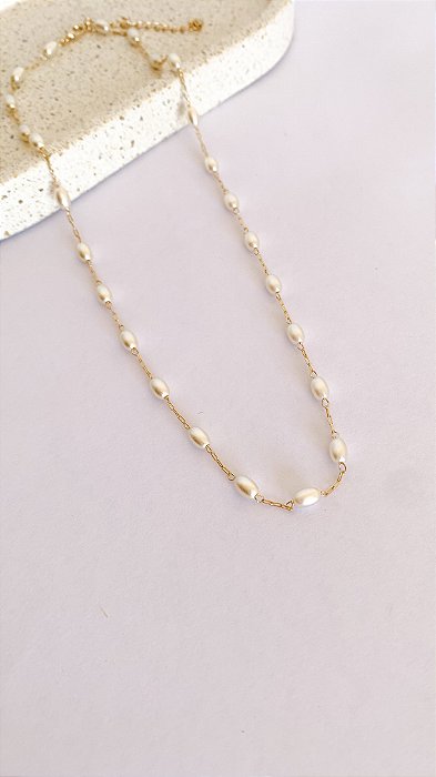 Colar Nina - mini corrente com pérolas ovais Banho Ouro 18k