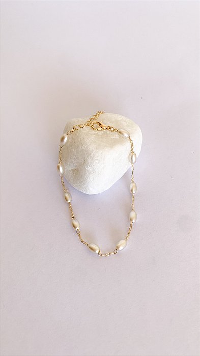 Pulseira Nina - mini corrente com pérolas ovais Banho Ouro 18k