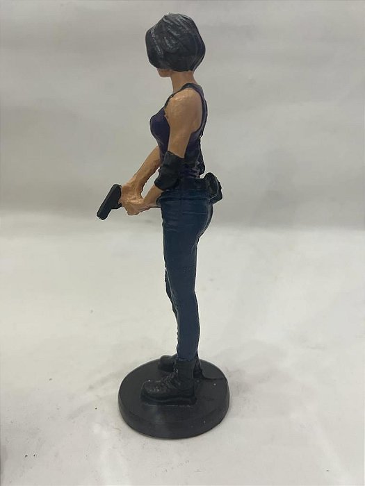 BONECO DE RESINA GIL RESIDENT EVIL 19 CM