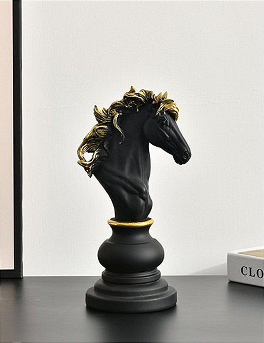 Escultura Decorativa em Resina Cavalo Xadrez