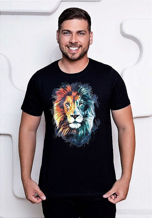 T-SHIRT MASCULINA -  LEÃO COLORIDO - COR PRETO