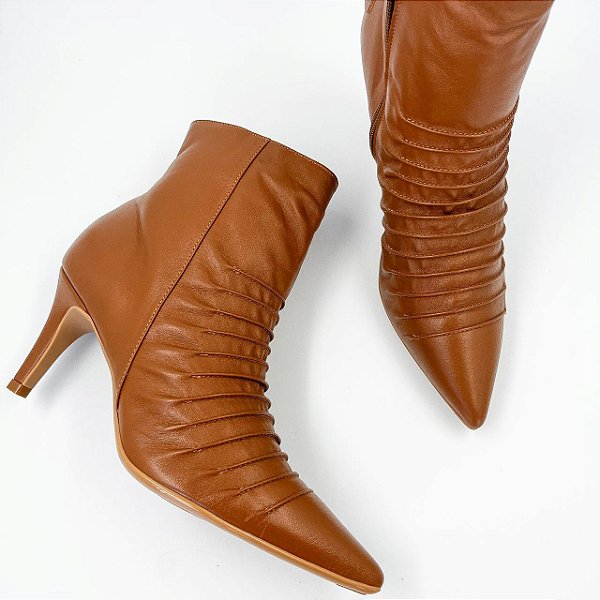 Bota Zurique - Bota Couro Cor Camel Cano Médio Salto Fino