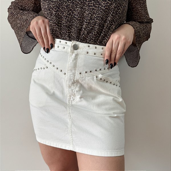 Saia curta com tachas Arieli