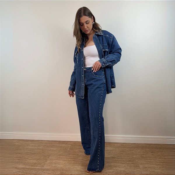 Calça flare jeans com rebites Isabeli