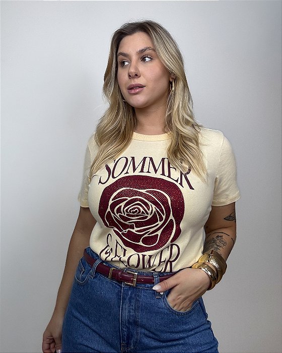 T-shirt Tradicional Estampa “Sommer Flowers” Com Strass