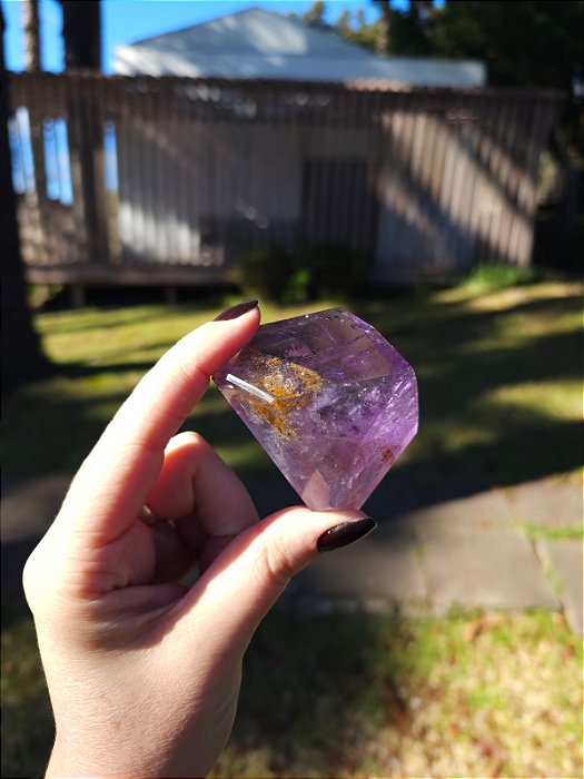 Ametista com Quartzo Translúcido e Golden Healer Lapidada