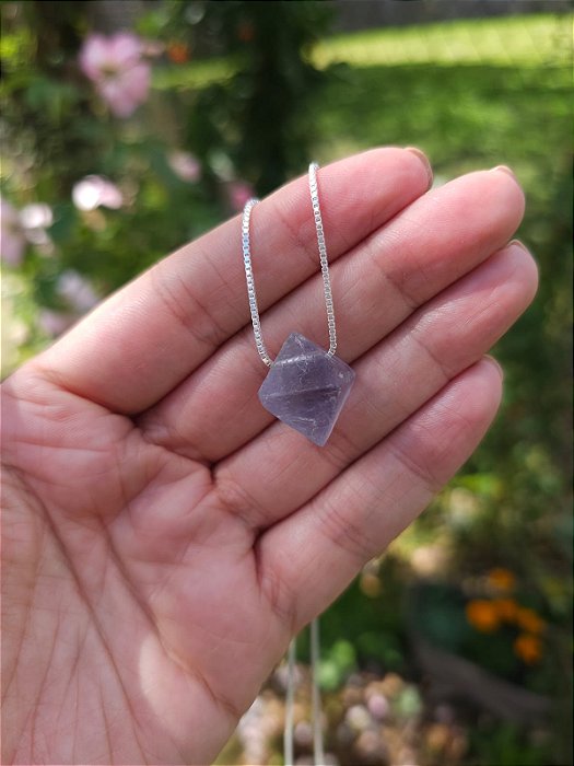 Colar Curto Fluorita Octaedro Azul