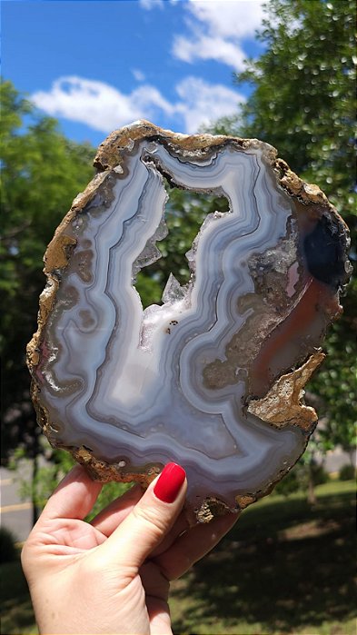 Ágata Bandada com Geodo