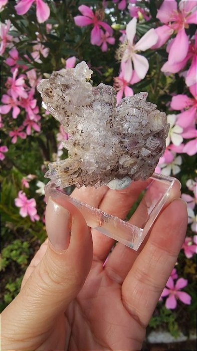 Flor de Cristal em tons de lilás com Goethita