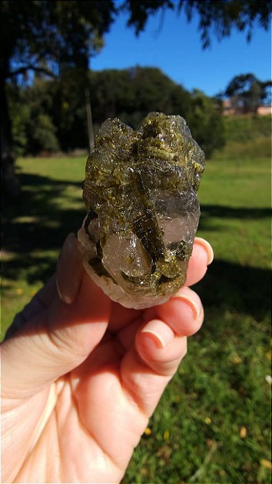 Turmalina Verde no Quartzo