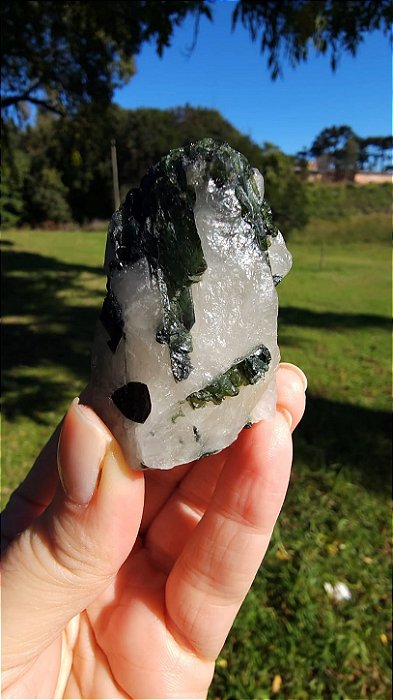 Turmalina Verde no Quartzo
