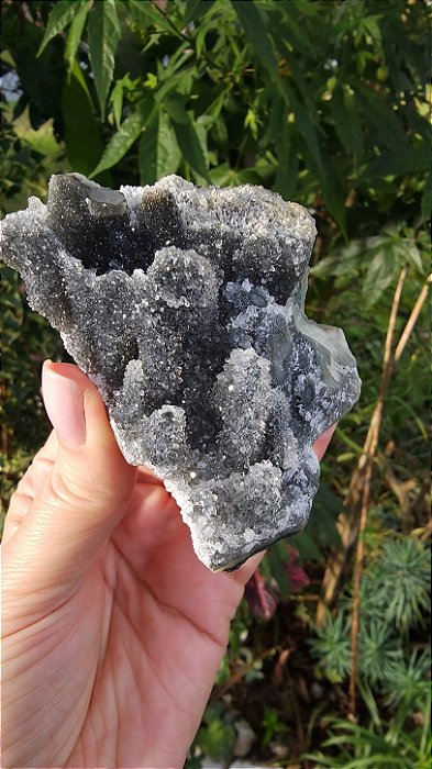 Estalactites de Calcedônia Negra