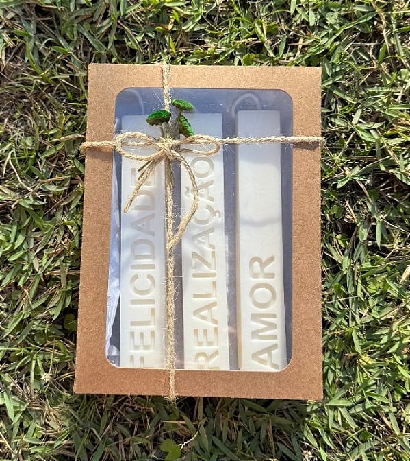 KIT CAIXA COM 3 VELAS DECORATIVAS AROMÁTICAS - 75 GRAMAS CADA VELA
