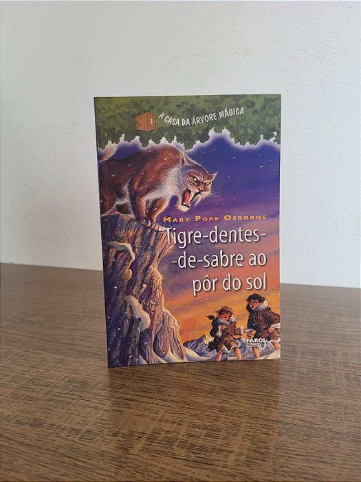 Tigre dentes de sabre ao pôr do sol