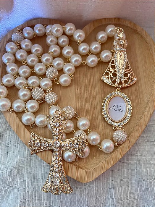Terço de Nossa Senhora Aparecida com as iniciais dos noivos
