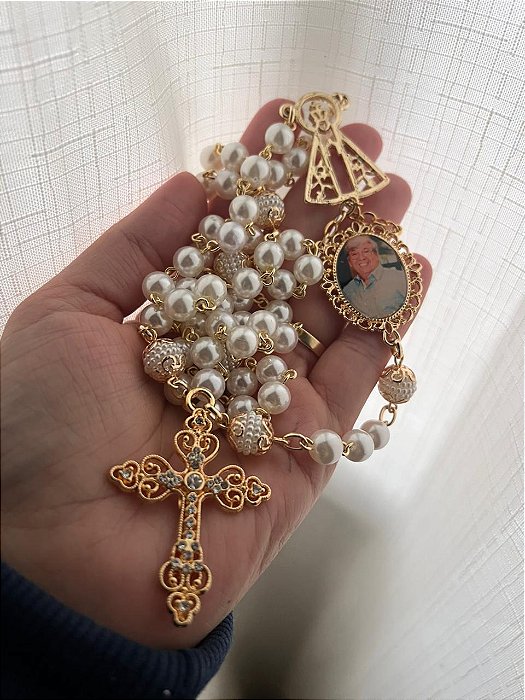 Terço de noiva personalizado de nossa Senhora Aparecida com relicario/Dourado