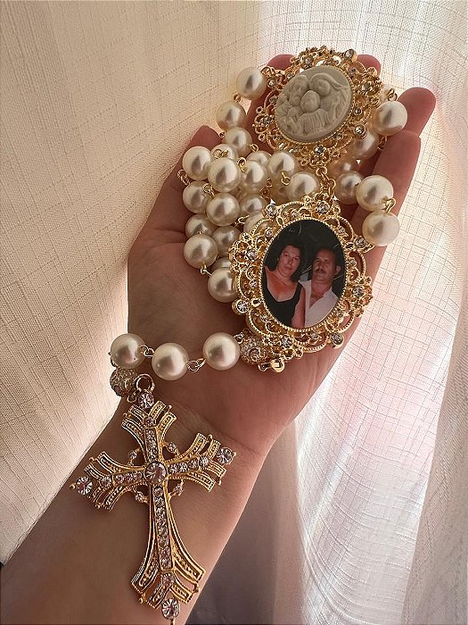 Terço de noiva sagrada família personalizado com relicário/Dourado