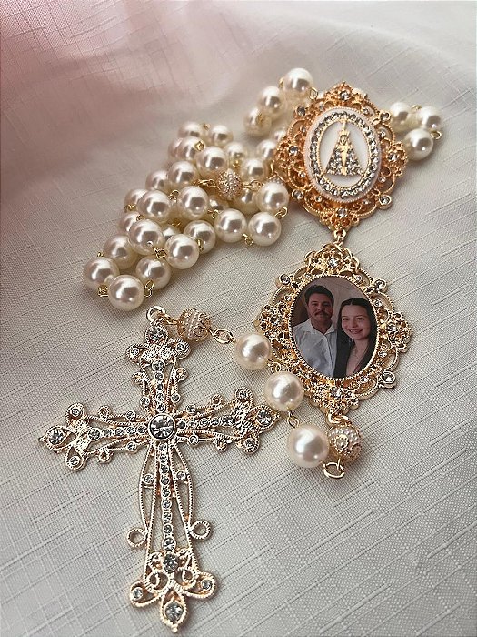 Terço de noiva personalizado de nossa Senhora Aparecida com Relicário/Dourado