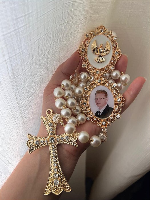 Terço de noiva personalizado divino espirito santo com relicário/Dourado