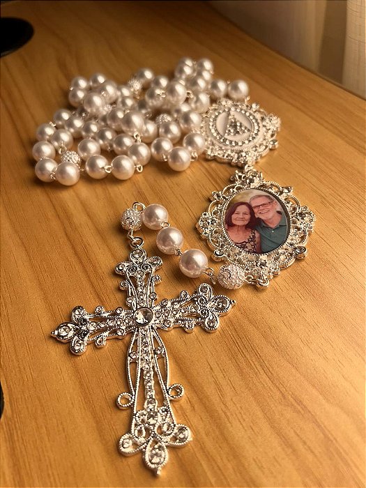 Terço de noiva personalizado de nossa senhora aparecida com Relicário