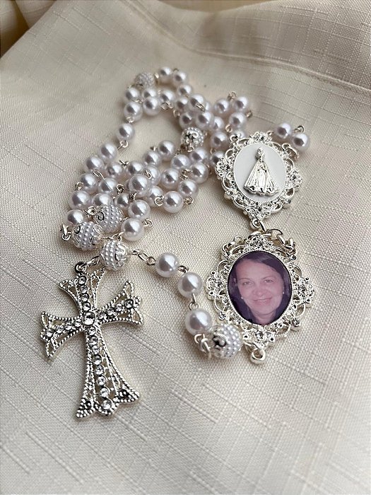 Terço de Nossa Senhora Aparecida e relicario personalizado