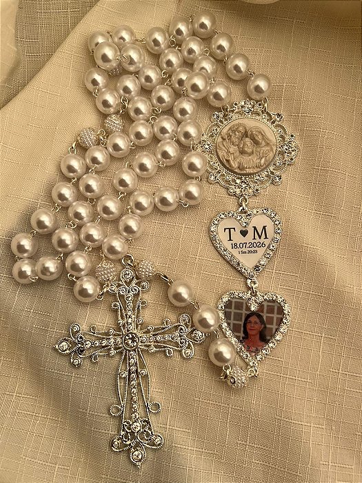 Terço de noiva personalizado sagrada família com relicário de coração e Teg/Prata