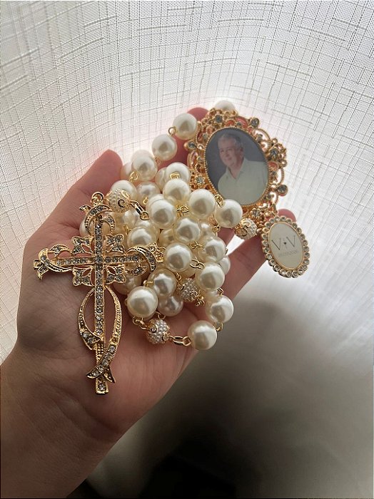 Terço de noiva Personalizado Dourado com relicario e Teg