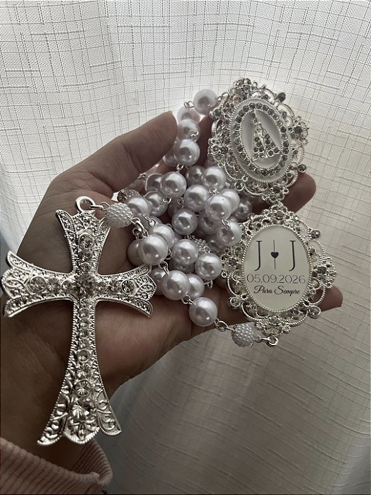 Terço Nossa Senhora Aparecida com relicário Grande com iniciais dos noivos