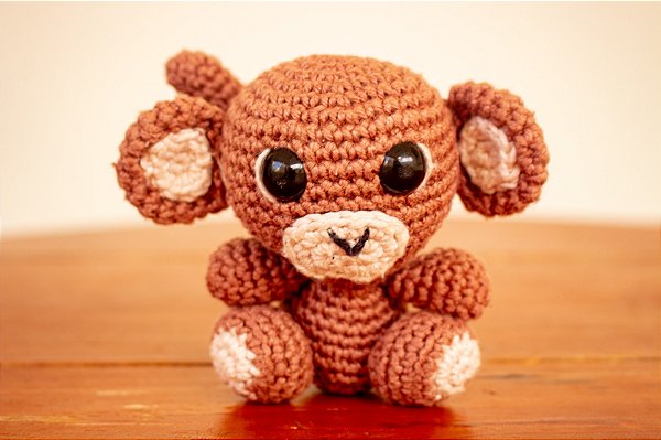 Macaquinho amigurumi