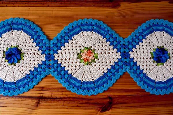 Caminho de Mesa em Crochê