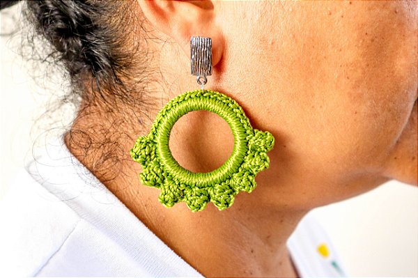 Brinco Arco com Babado