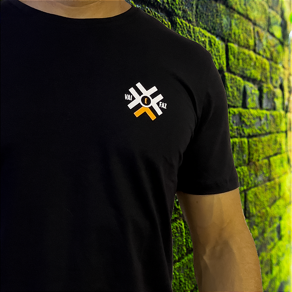 CAMISA MASC. BÁSICA VAI E FAZ COR PRETA