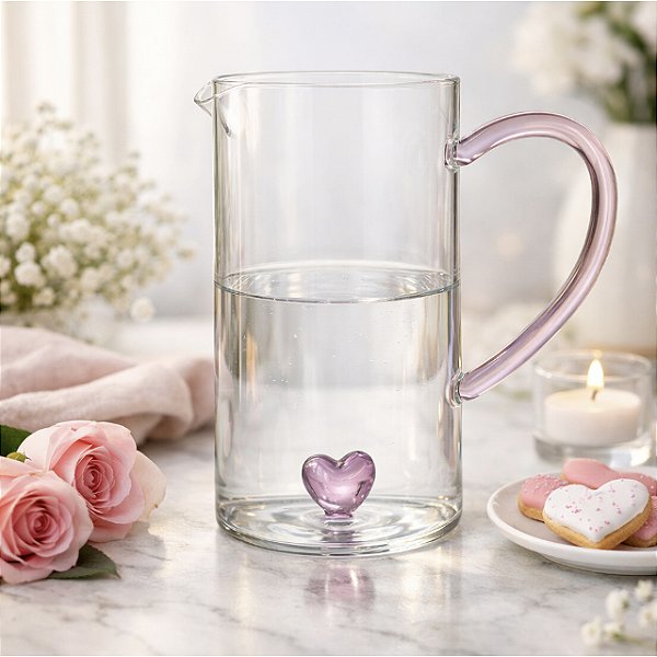 Jarra de Vidro Borossilicato Com Alça e Detalhe Coração Rosa 1350ml