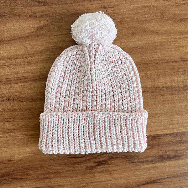 Gorrinho Rosa  em Tricot com Pompom