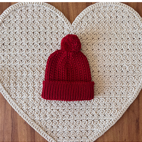 Gorrinho vermelho com pompom