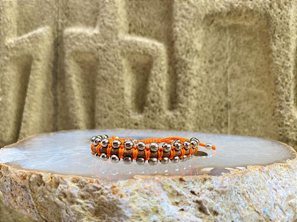 Pulseira Macramê Laranja com Bolinhas