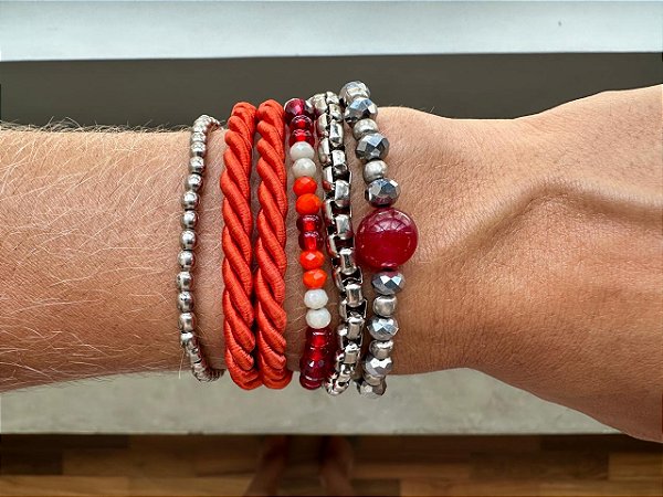 Kit de Pulseiras Vermelhas com Prata