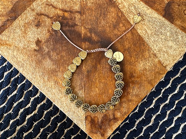 Pulseira Hematita Folhas Douradas