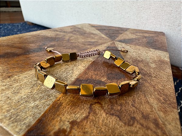 Pulseira Hematita Dourada Quadrados