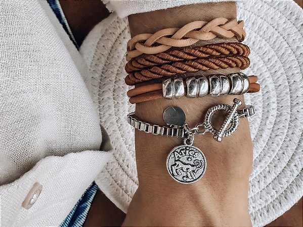 Kit de Pulseiras Bege com Pulseira de Signo
