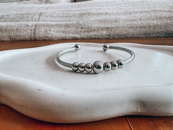 Pulseira Bracelete Prateada com Bolas