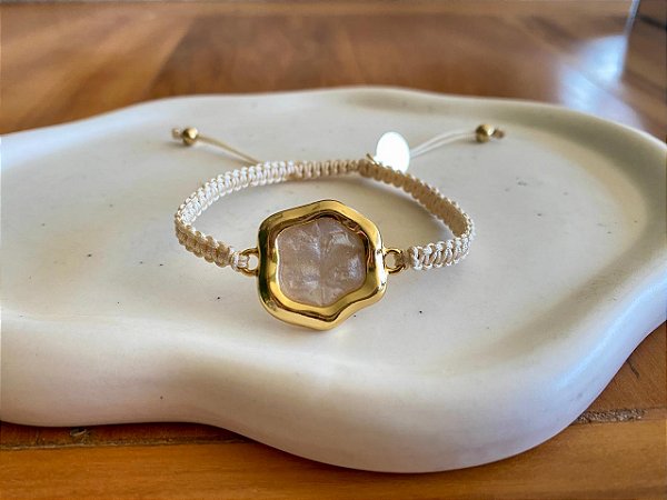 Pulseira Macramê Moeda Orgânica Perolada