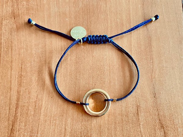 Pulseira Linha Preta com Moeda Dourada
