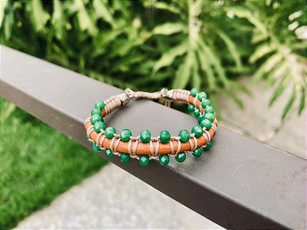 Pulseira Macramê Bege com Cristais Verdes