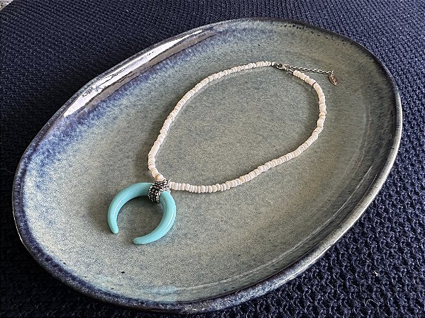 Colar Meia Lua Turquesa com Madre Pérola