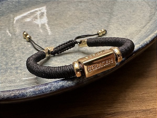 Pulseira Preta com Plaquinha Central Dourada