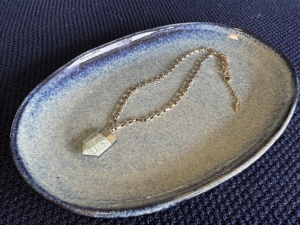 Colar Dourado com Pingente Amazonita