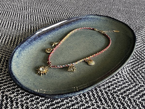 Colar Dourado e Vermelho com Pingentes