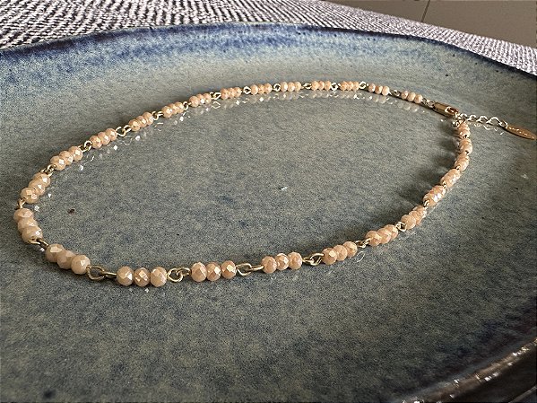 Colar Dourado com Cristais Bege