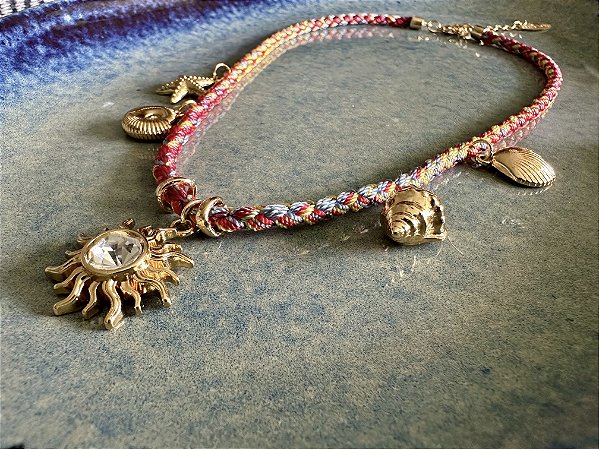 Colar Cordão Vermelho com Pingentes Mar